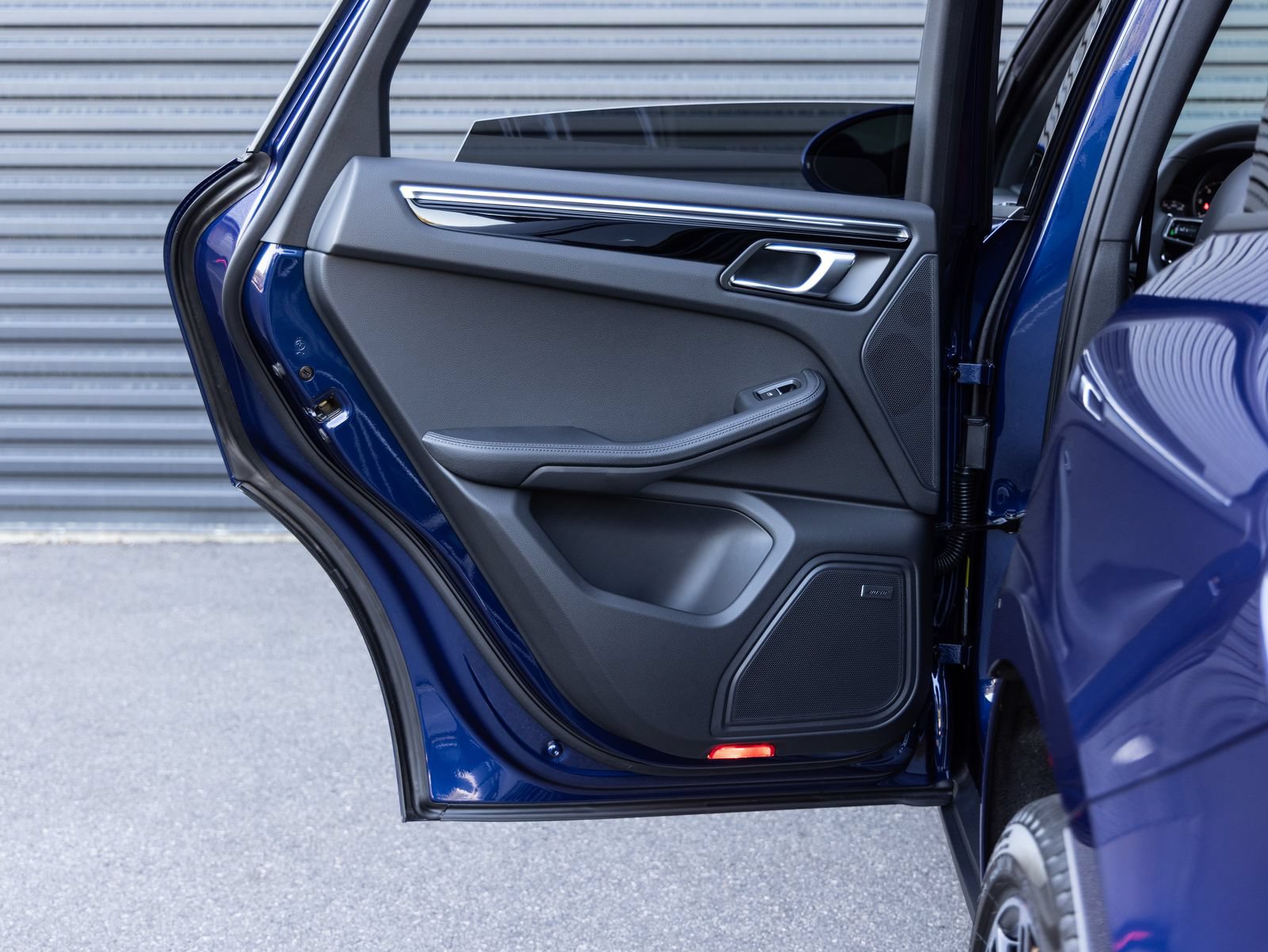 Certified 2026 Porsche Macan AWD/4WD image 25