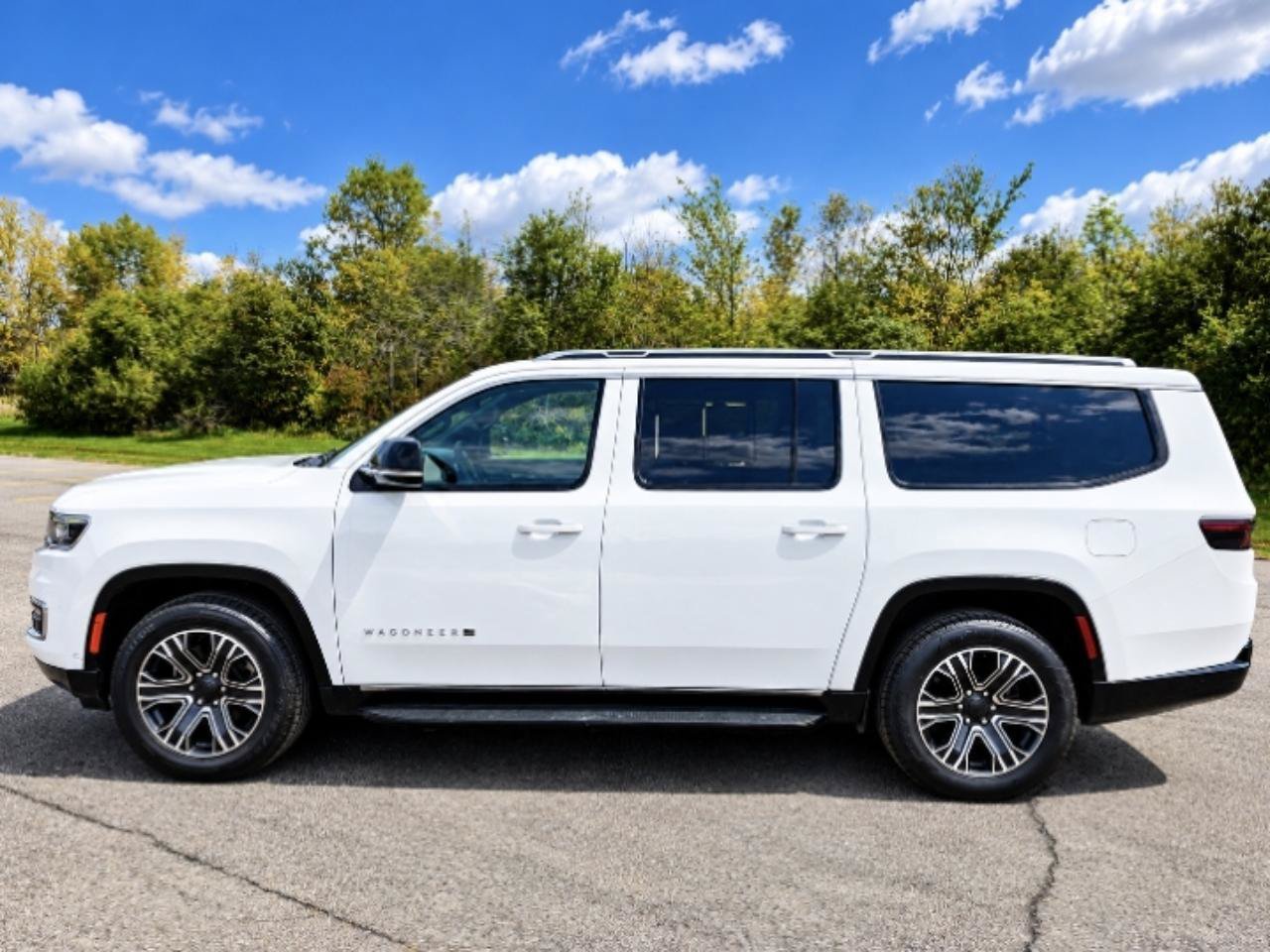 Used 2024 Jeep Wagoneer L Series II AWD/4WD image 8