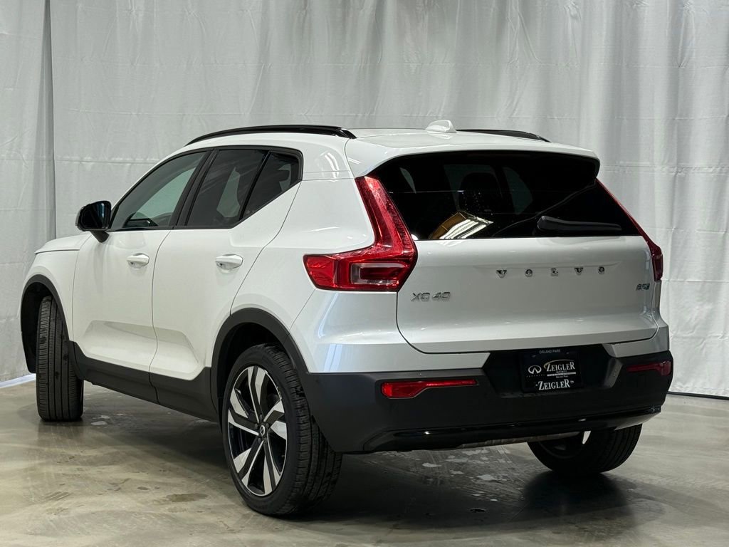 Used 2024 Volvo XC40 B5 Plus w/ Climate Package image 6