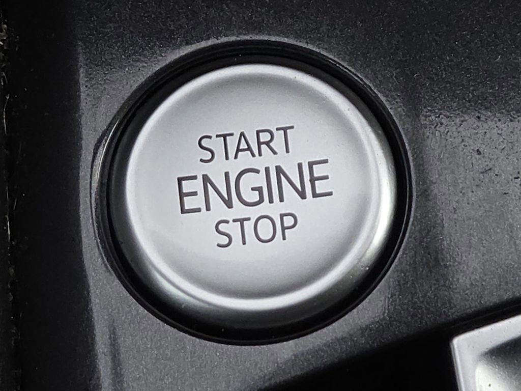 Used 2024 Volkswagen Tiguan Wolfsburg Edition image 31