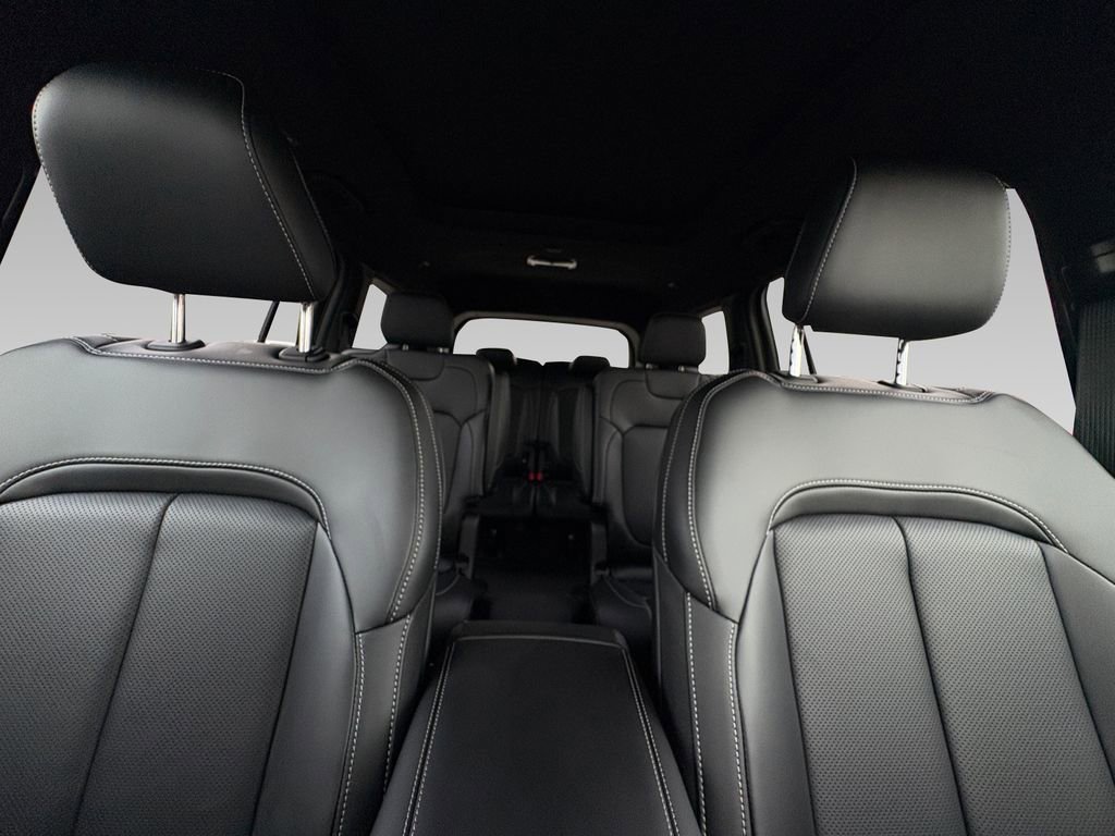 New 2026 Jeep Grand Cherokee L Limited w/ Luxury Tech Group II RWD image 2