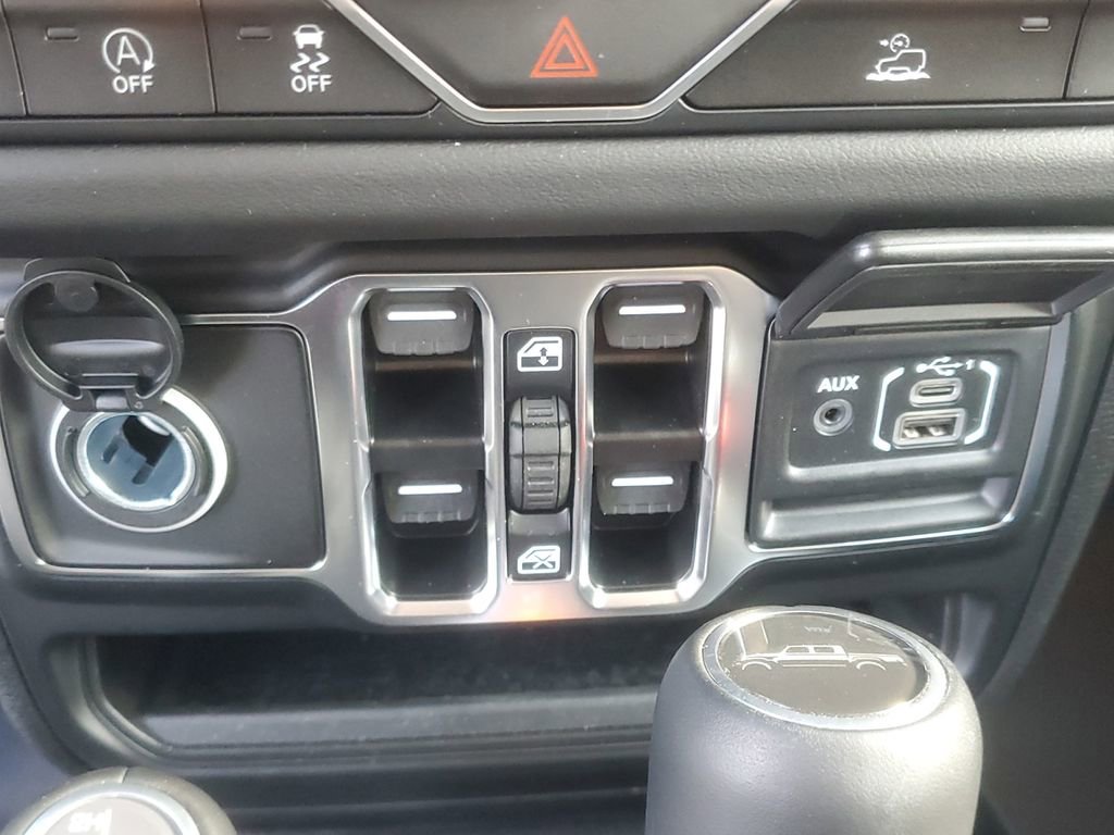 Used 2025 Jeep Gladiator Mojave AWD/4WD image 31