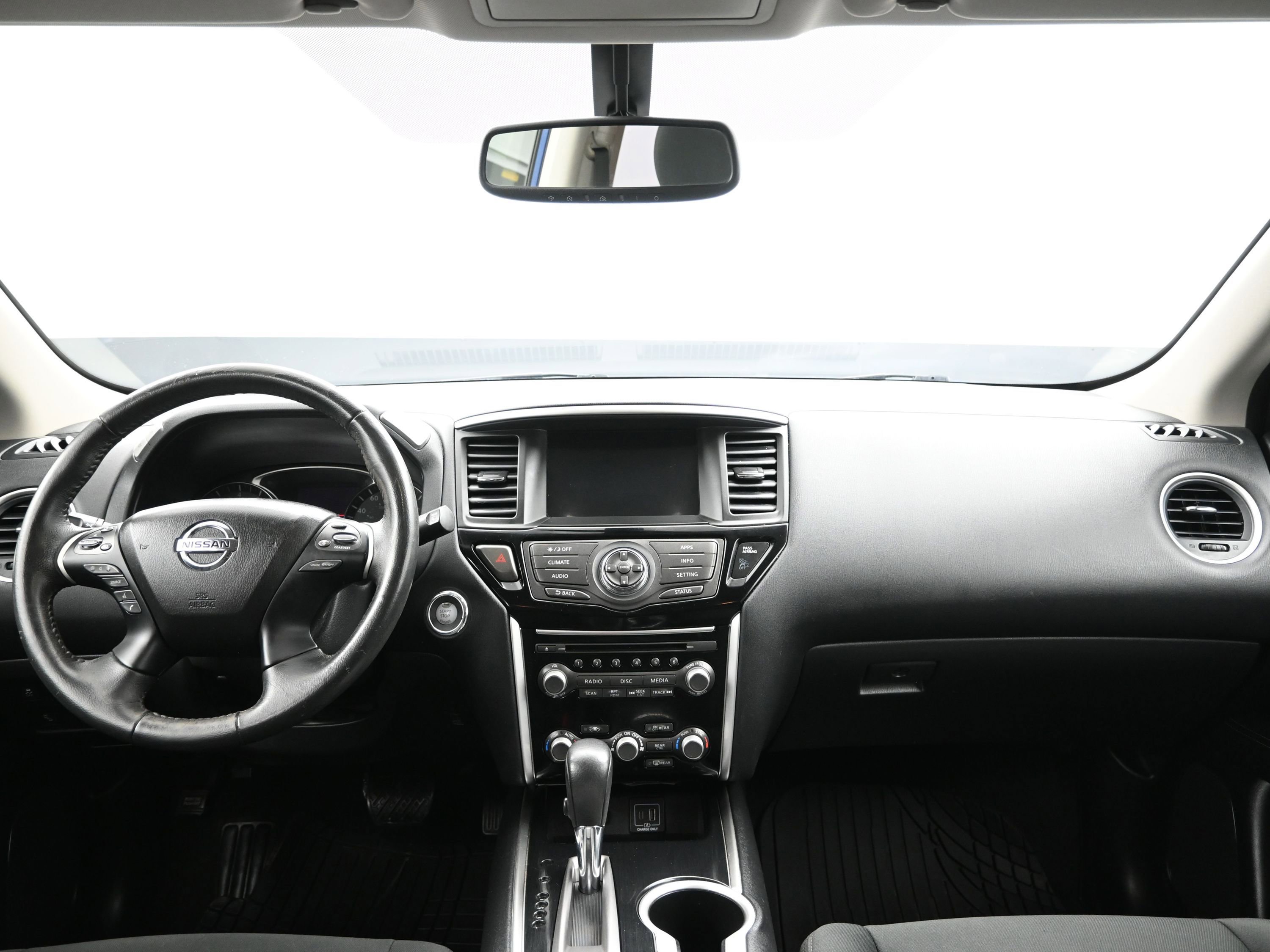 Used 2020 Nissan Pathfinder SV image 21
