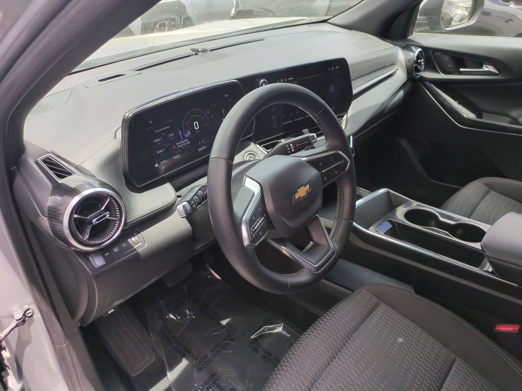 Used 2025 Chevrolet Equinox LT AWD/4WD image 13