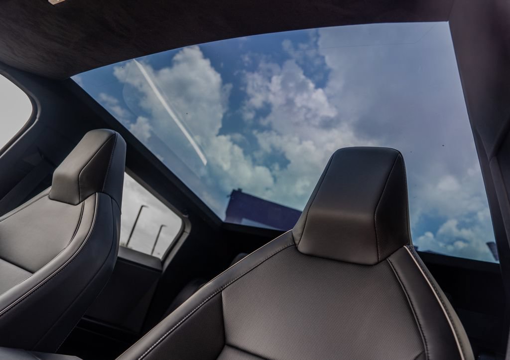 Used 2025 Tesla Cybertruck AWD Crew Cab image 16