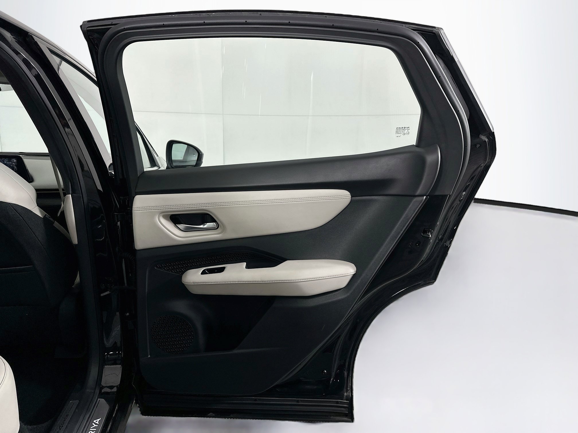 Used 2024 Nissan Ariya AWD image 30