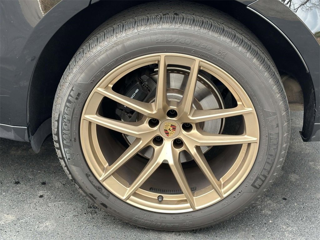 Certified 2025 Porsche Macan image 8