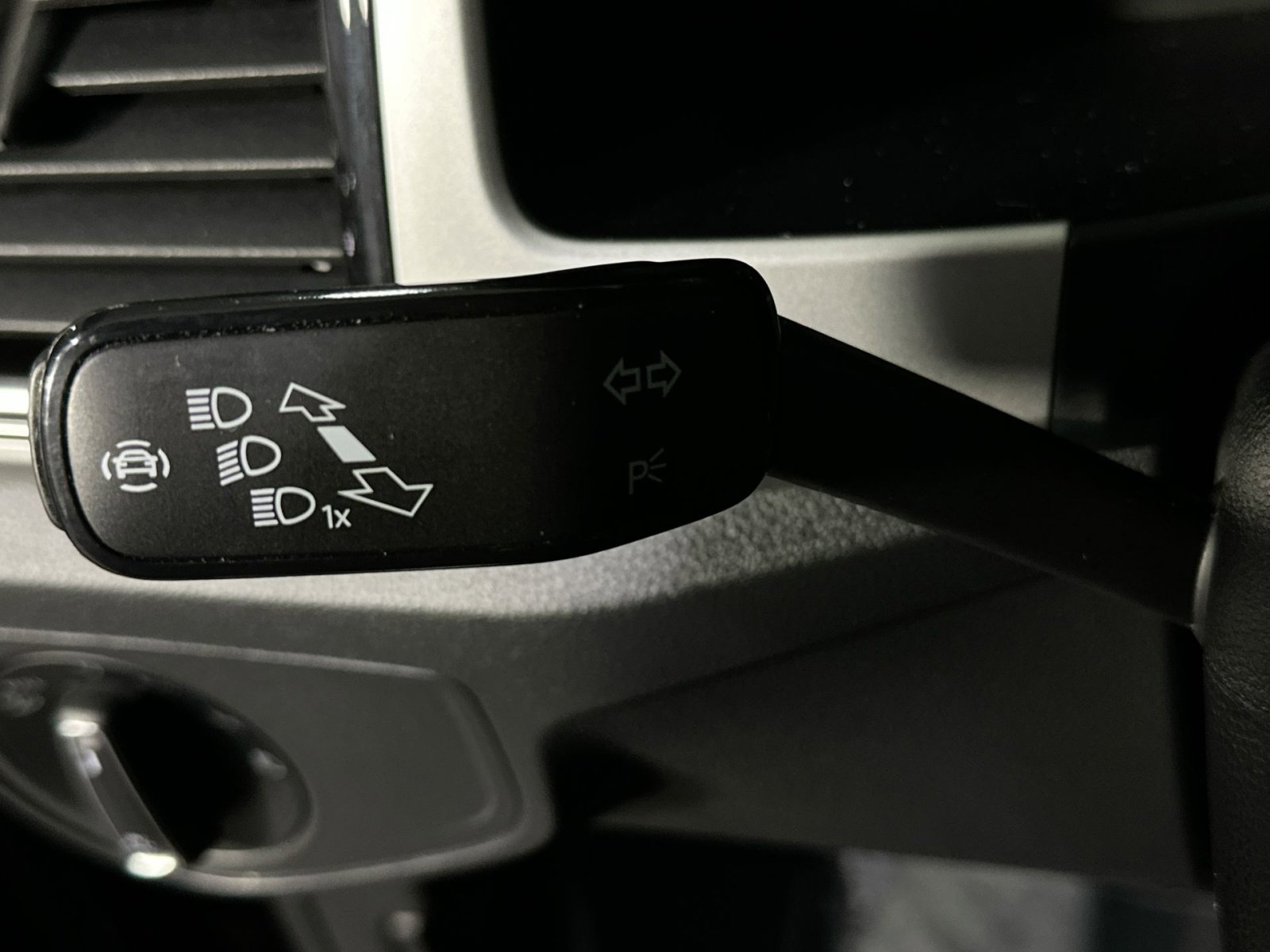 Used 2023 Volkswagen Atlas SEL R-Line image 18