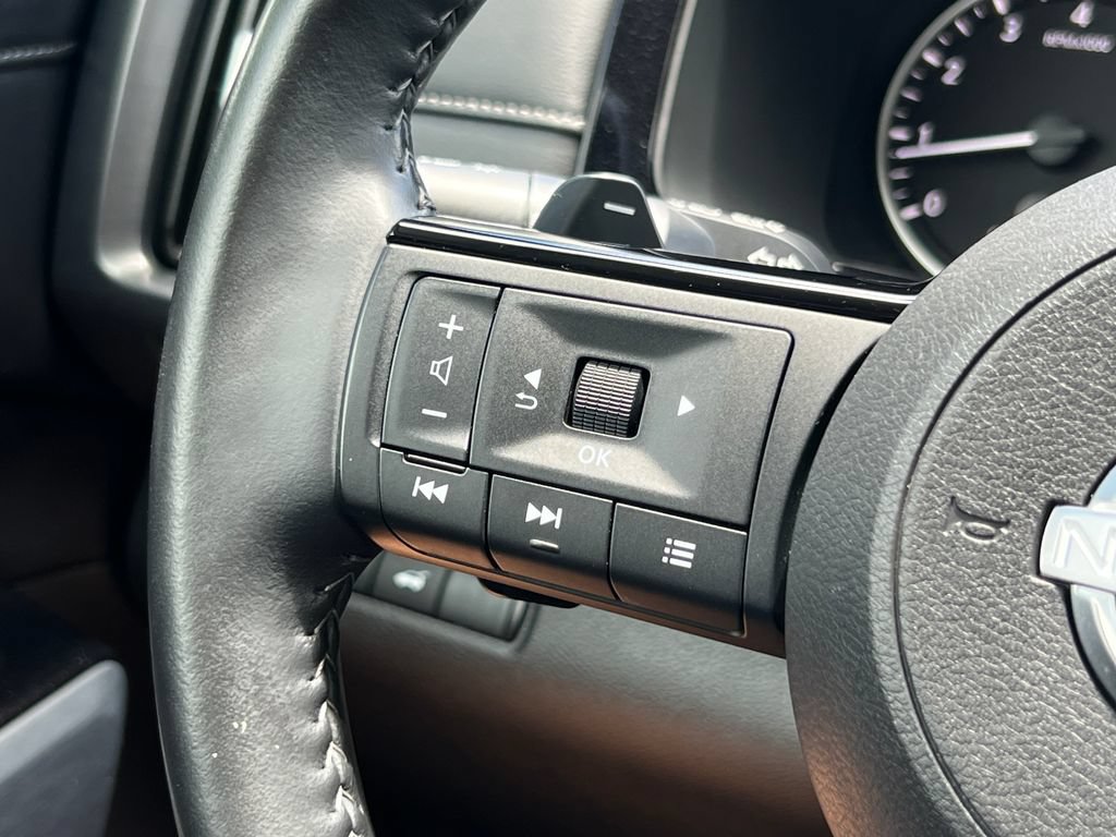 Used 2025 Nissan Pathfinder SL FWD image 31