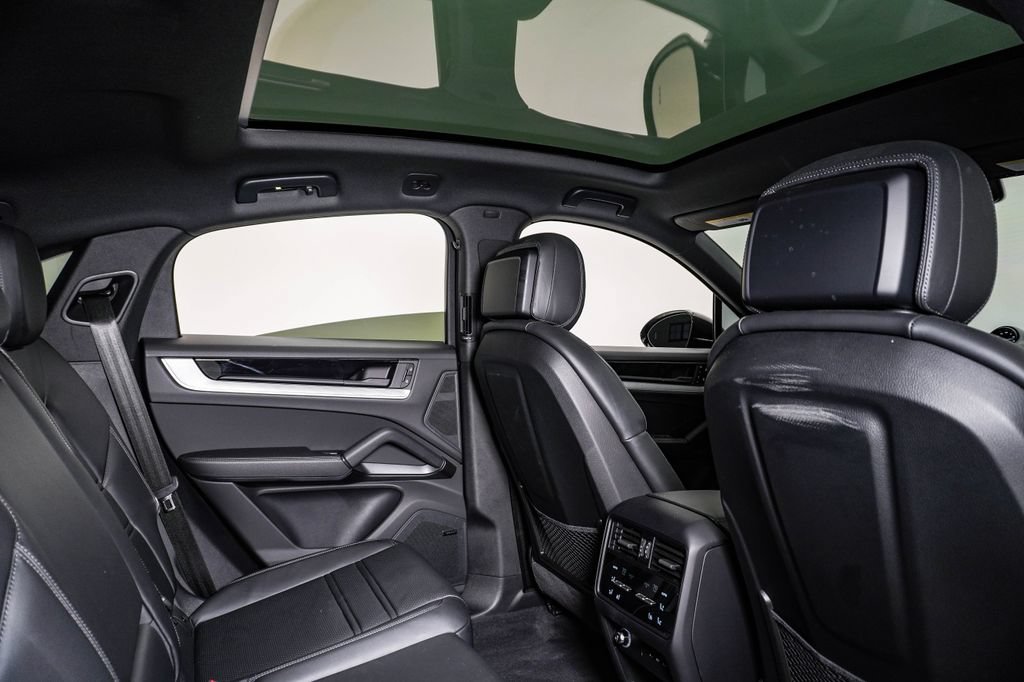 Certified 2025 Porsche Cayenne Coupe AWD/4WD image 16
