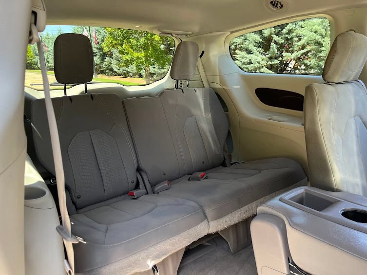 Used 2017 Chrysler Pacifica Touring FWD image 40