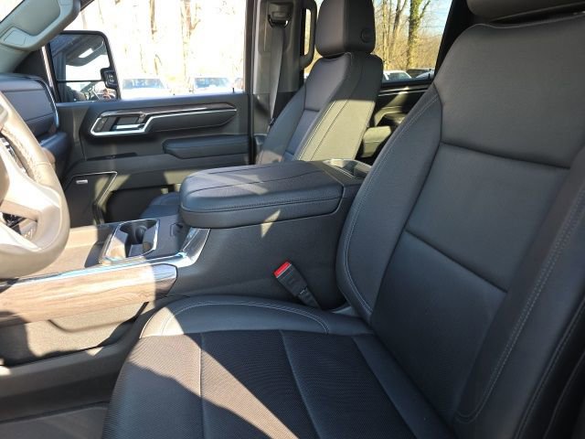 Used 2025 Chevrolet Silverado 2500 LTZ w/ LTZ Premium Package image 16