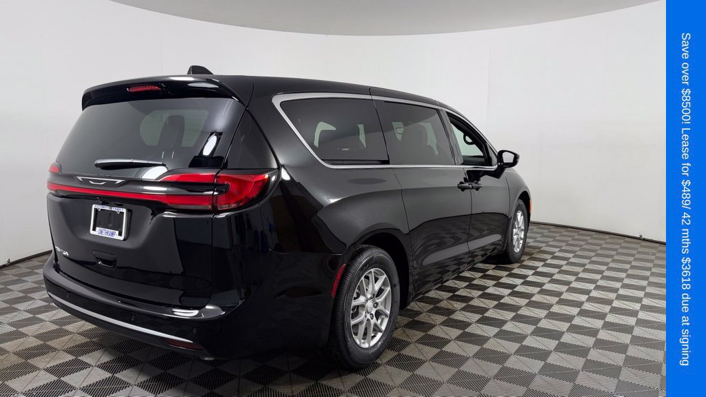 New 2027 Chrysler Pacifica Select FWD image 7