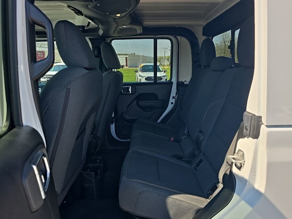 Certified 2024 Jeep Gladiator Sport AWD/4WD image 19