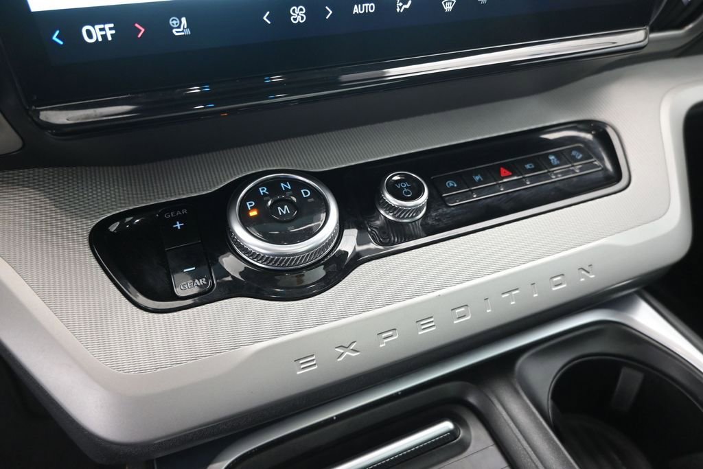 Used 2025 Ford Expedition Max Active AWD/4WD image 27