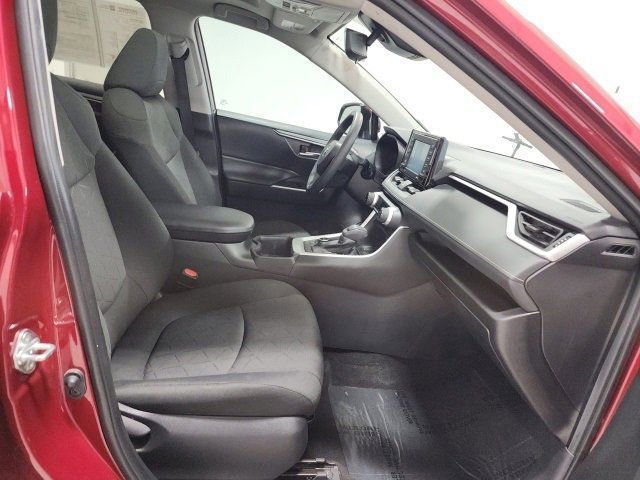 Certified 2022 Toyota RAV4 XLE w/ Convenience Package image 18