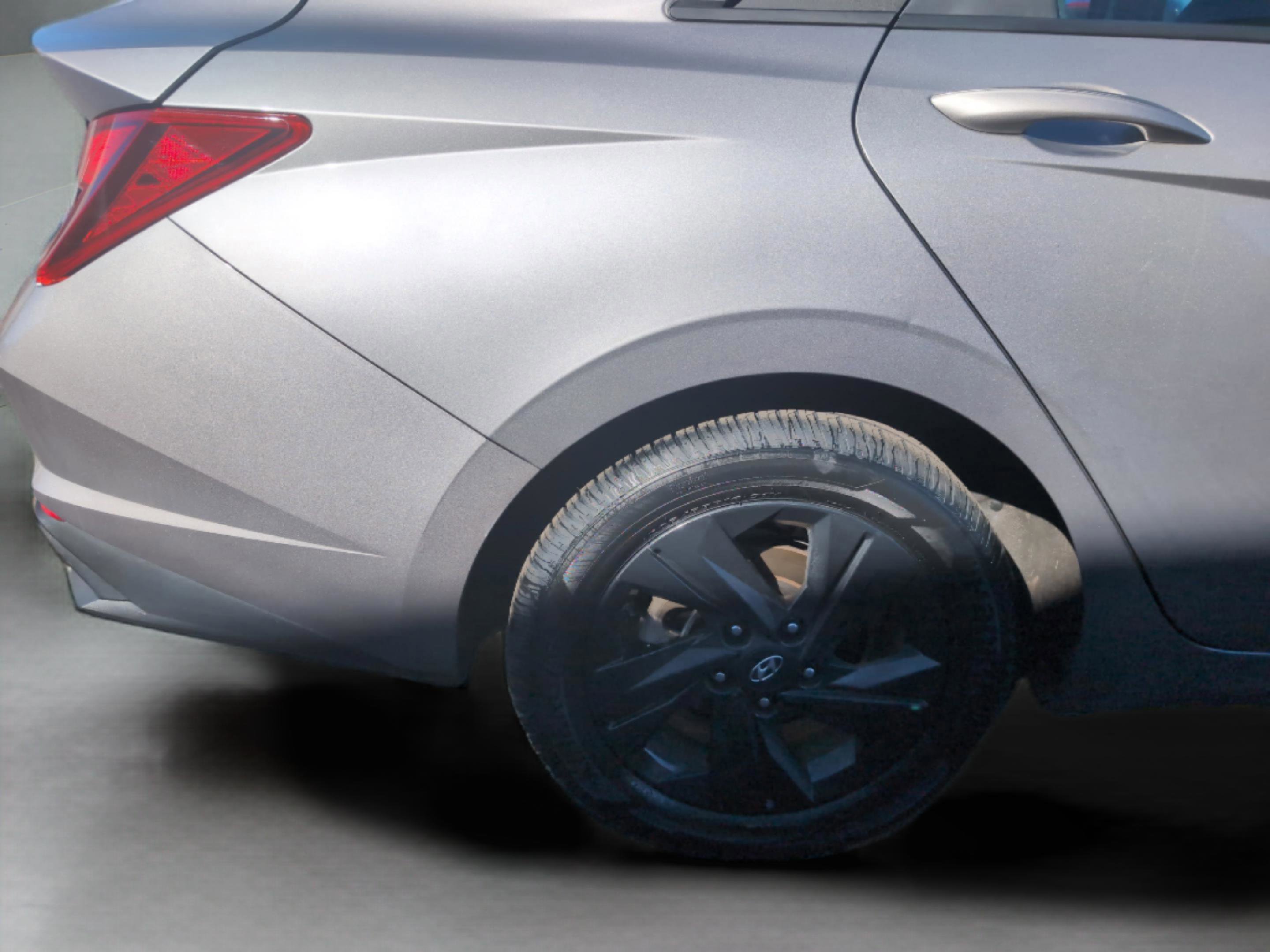 Used 2023 Hyundai Elantra SEL image 13