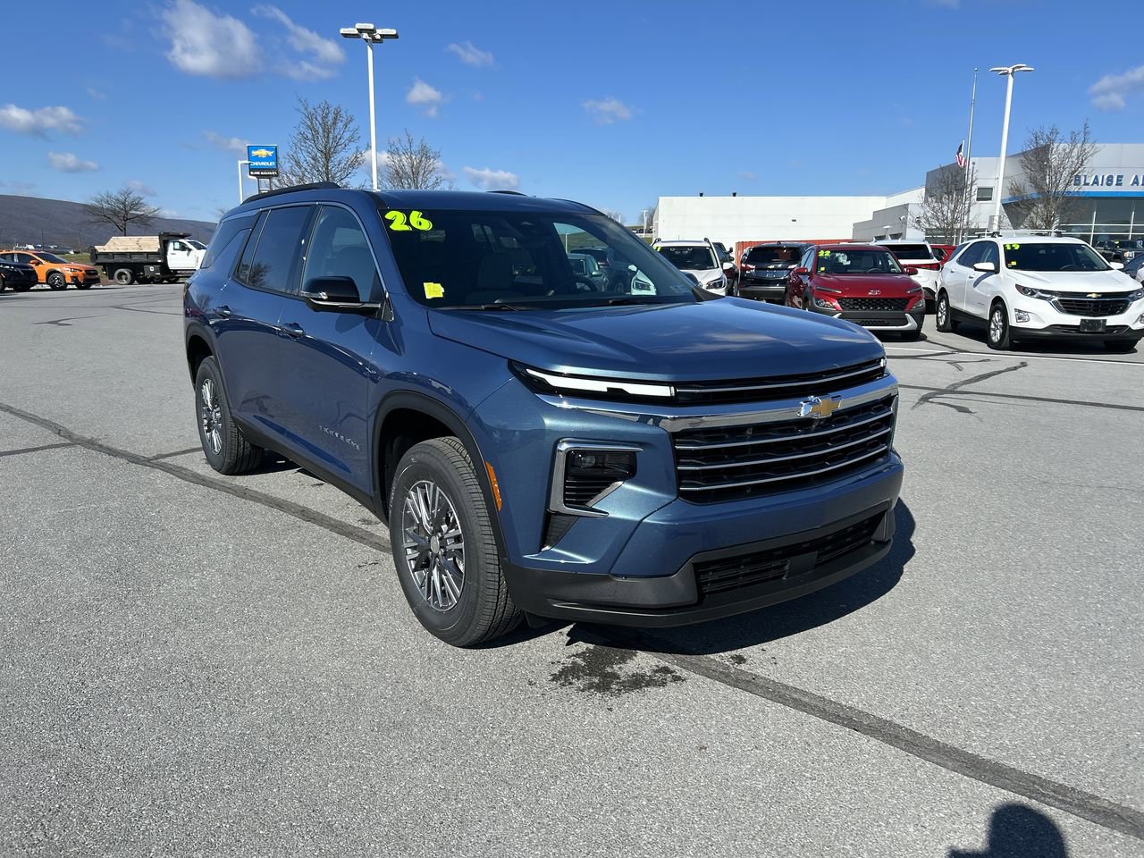 New 2026 Chevrolet Traverse LT image 1