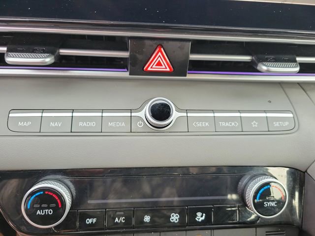 Used 2024 Hyundai Elantra SEL image 22