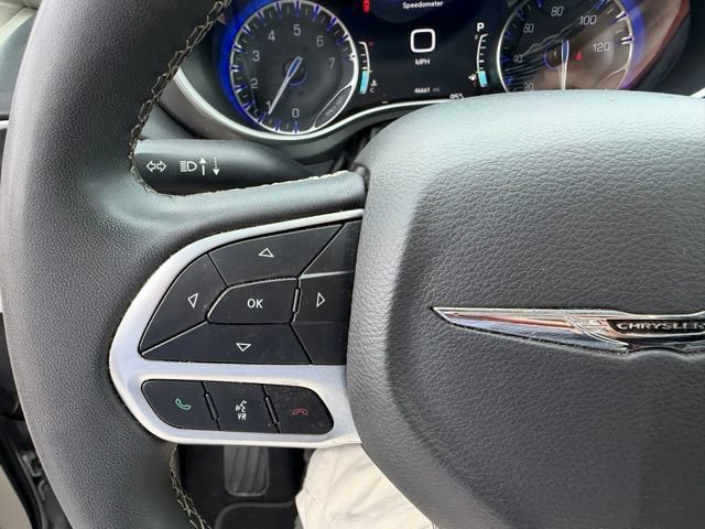 Used 2024 Chrysler Pacifica Touring-L FWD image 16
