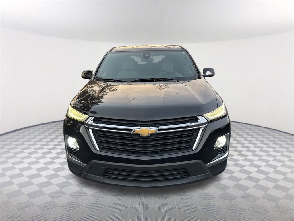 Used 2022 Chevrolet Traverse LS image 2