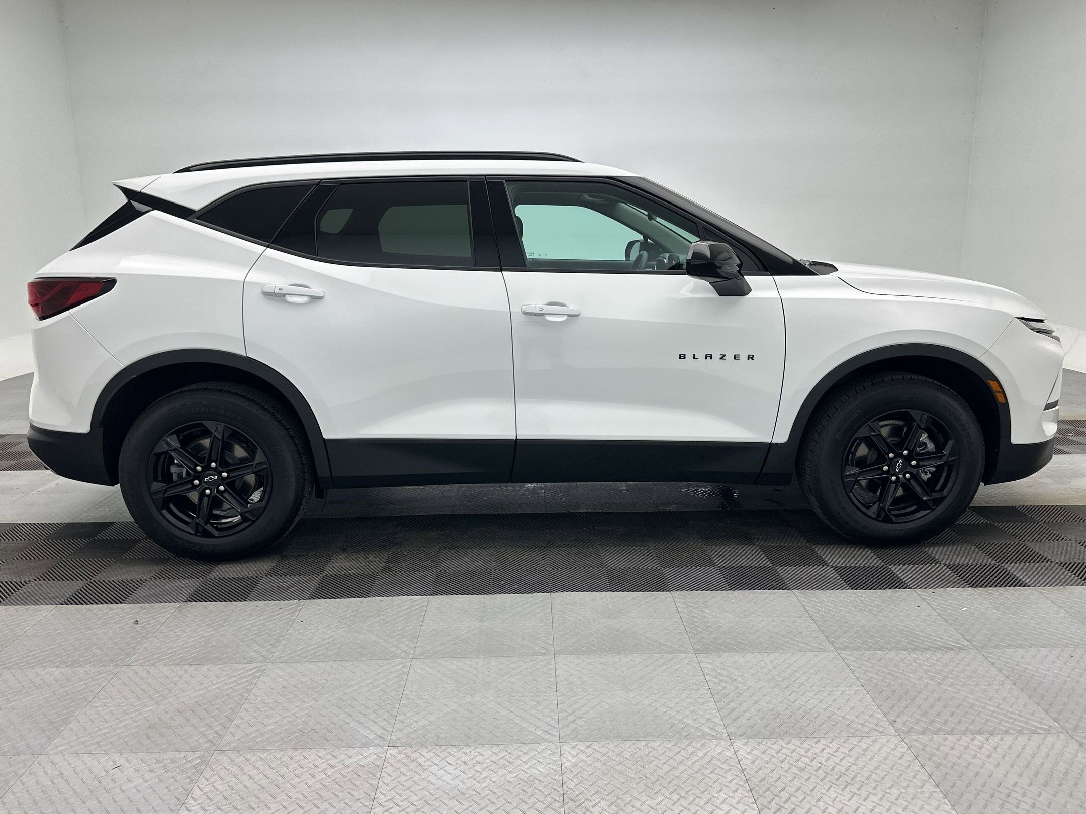 Used 2025 Chevrolet Blazer LT w/ Convenience Package AWD/4WD image 8