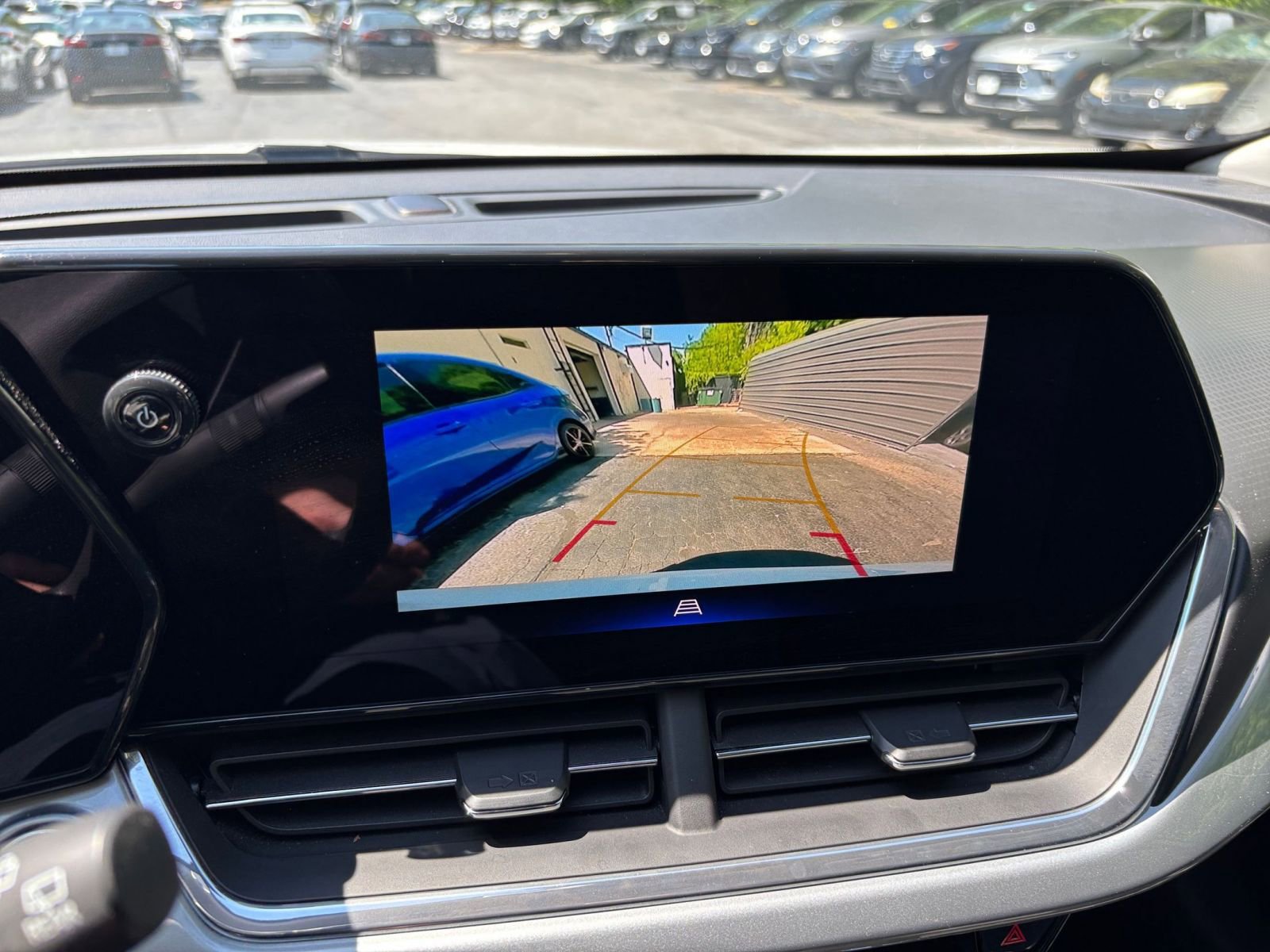Used 2025 Chevrolet Trax LT FWD image 20