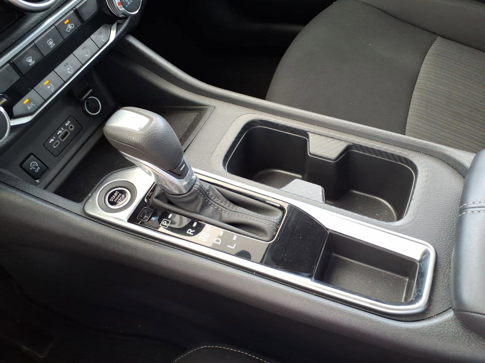 Used 2025 Nissan Sentra SV FWD image 14