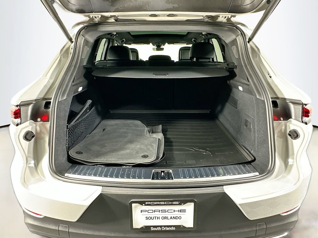 Certified 2025 Porsche Cayenne AWD/4WD image 28