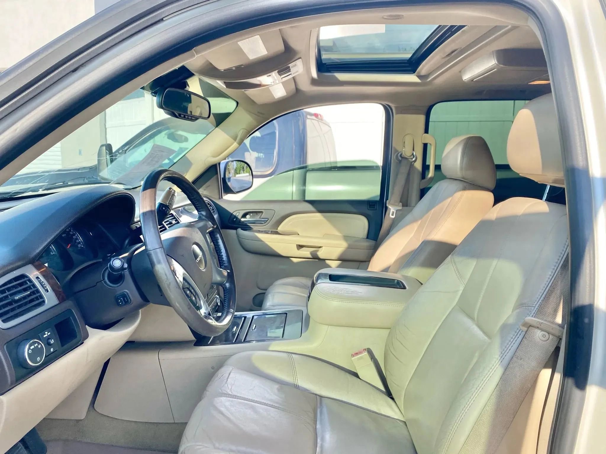 Used 2009 GMC Yukon XL Denali AWD/4WD image 29
