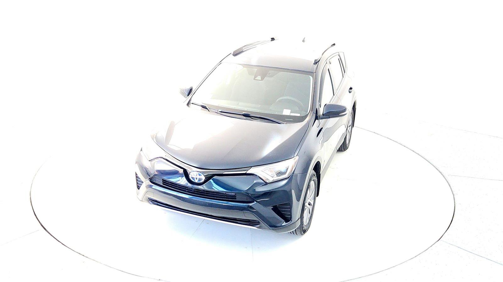 Used 2018 Toyota RAV4 LE image 14