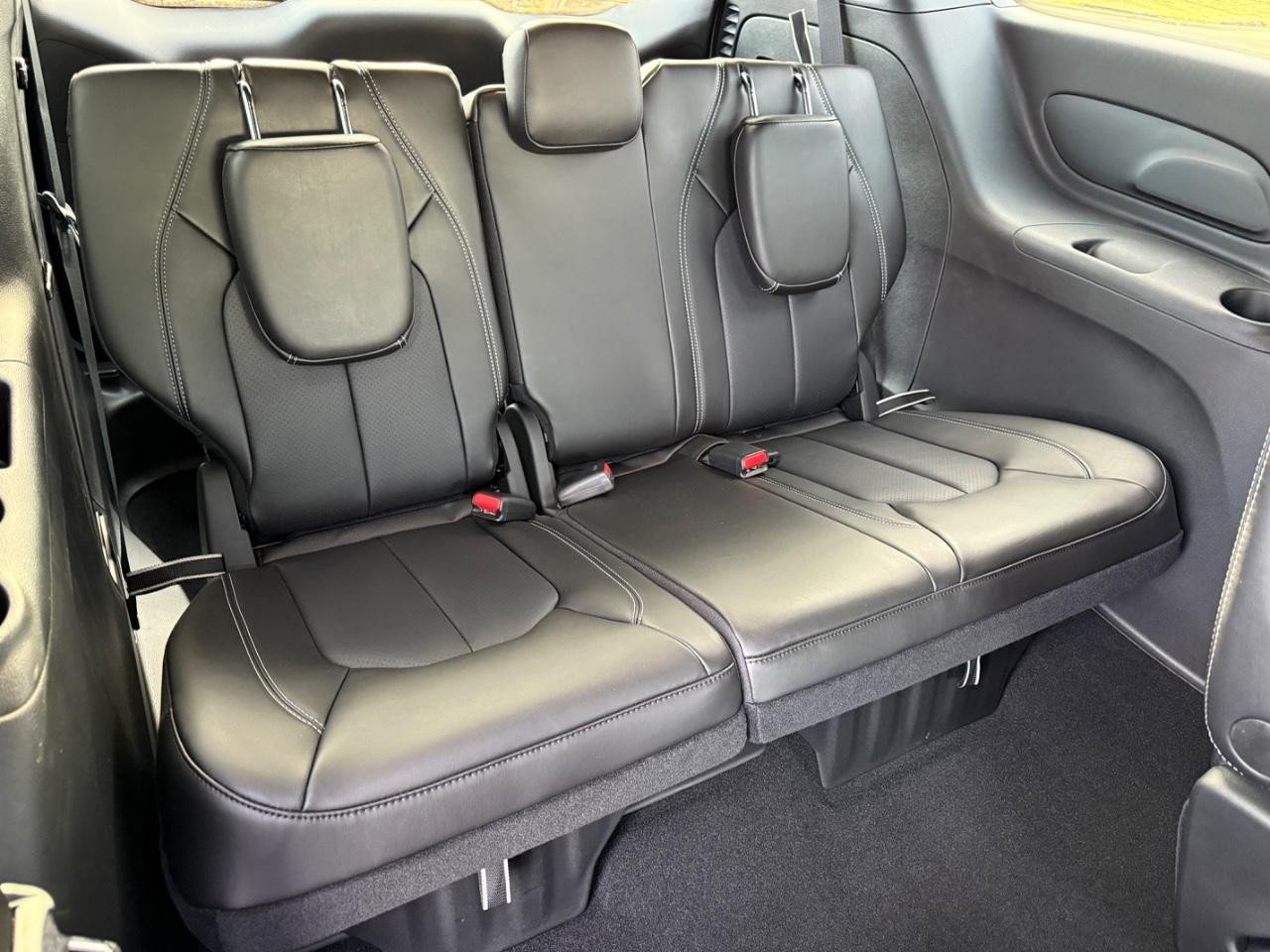 New 2026 Chrysler Pacifica Select FWD image 6