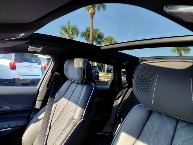 New 2027 Cadillac Lyriq Signature Sport RWD image 18