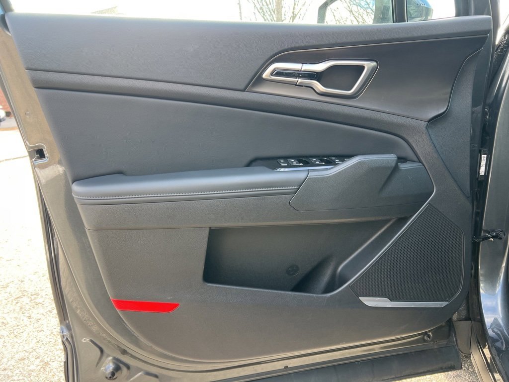 Certified 2024 Kia Sportage EX image 9