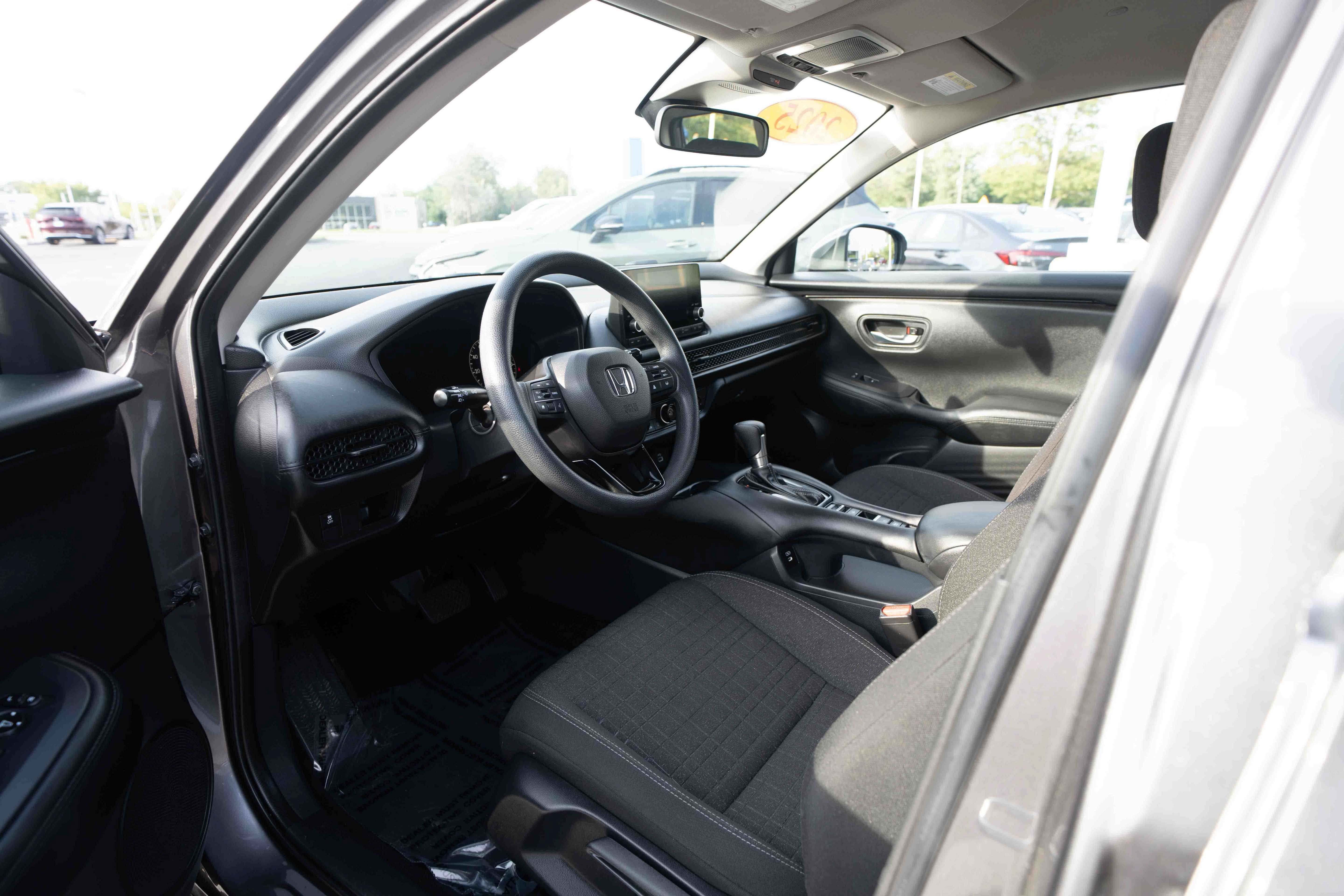 Certified 2025 Honda HR-V LX image 8