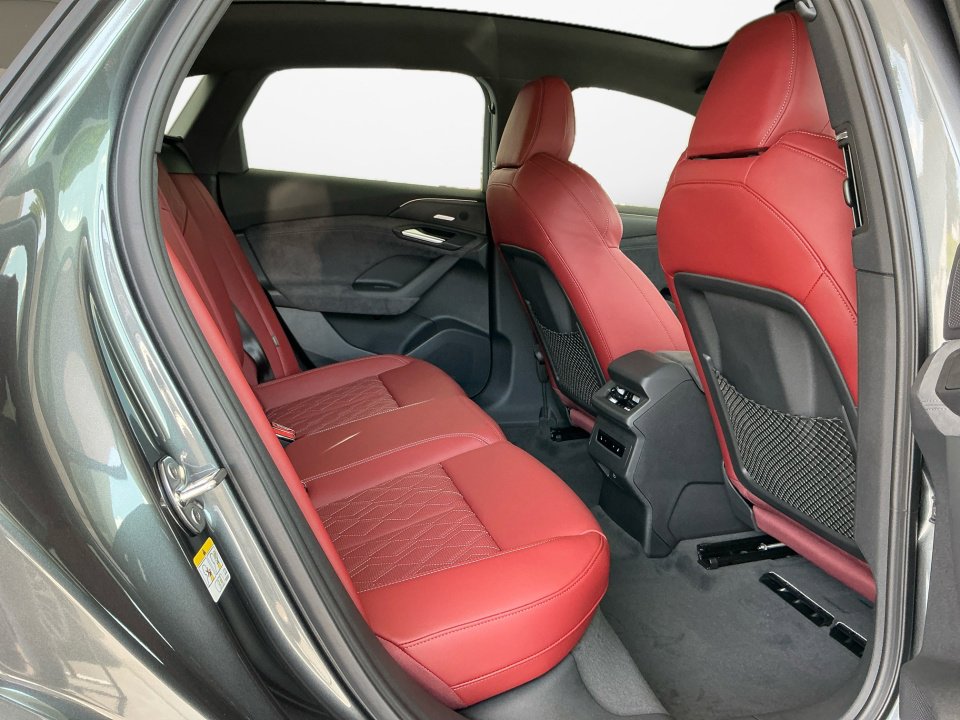 New 2025 Audi S6 e-tron Prestige image 12