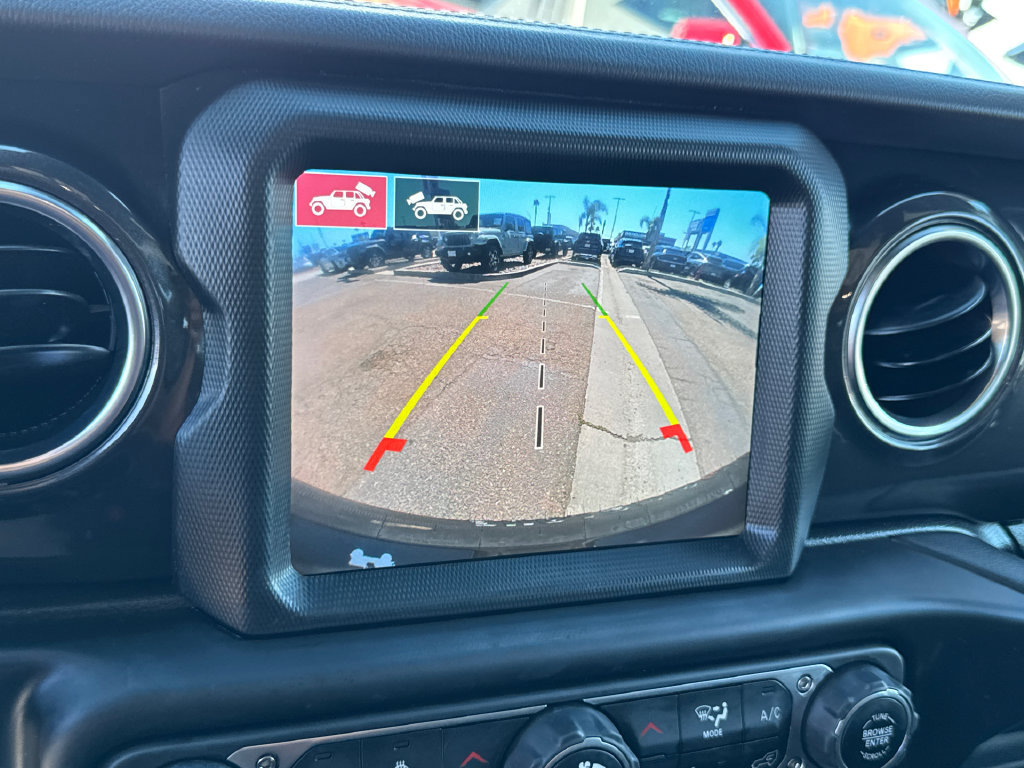 Used 2022 Jeep Wrangler Unlimited Sahara AWD/4WD image 29