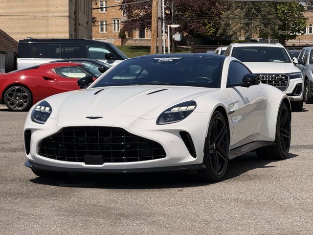 Used 2025 Aston Martin V8 Vantage Coupe RWD image 1