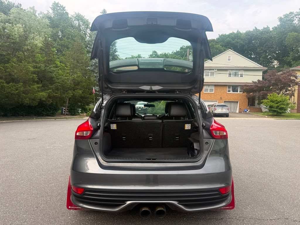 Used 2017 Ford Focus ST w/ Equipment Group 402A FWD image 7