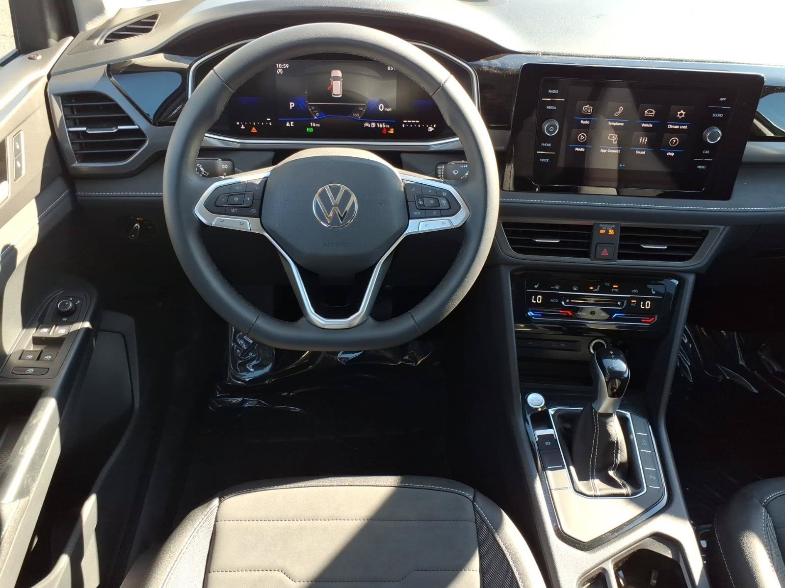 New 2026 Volkswagen Taos SE FWD image 13