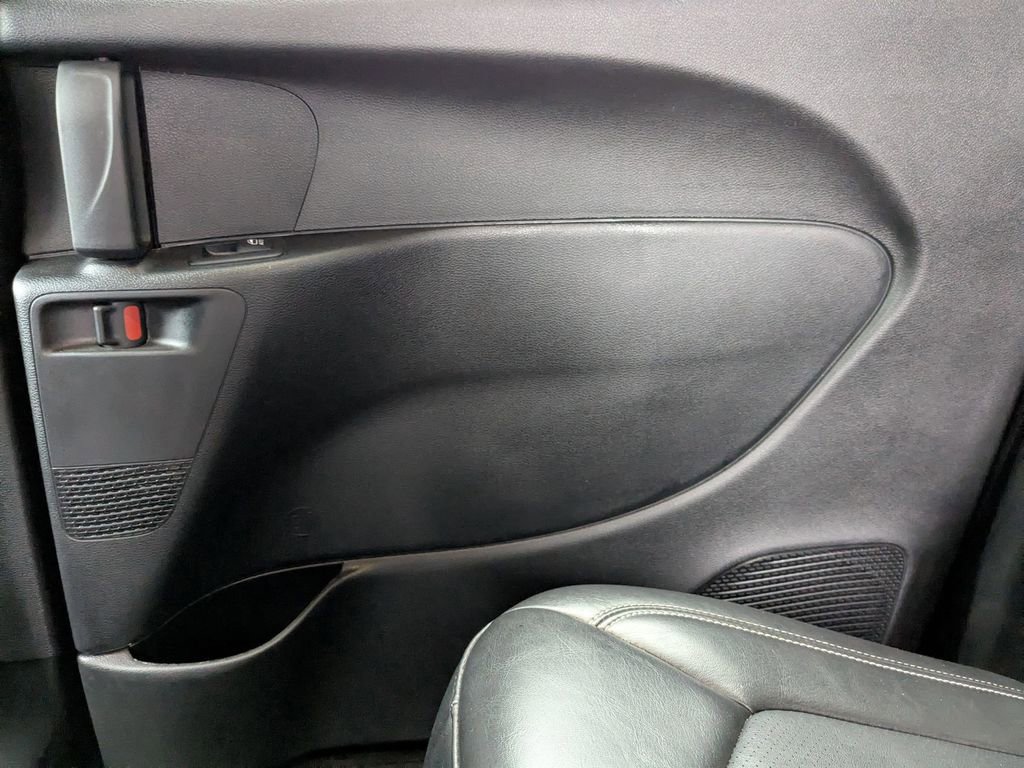 Used 2025 Chrysler Pacifica Select image 25