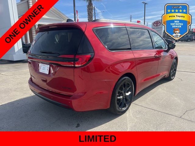 Used 2025 Chrysler Pacifica Limited image 5