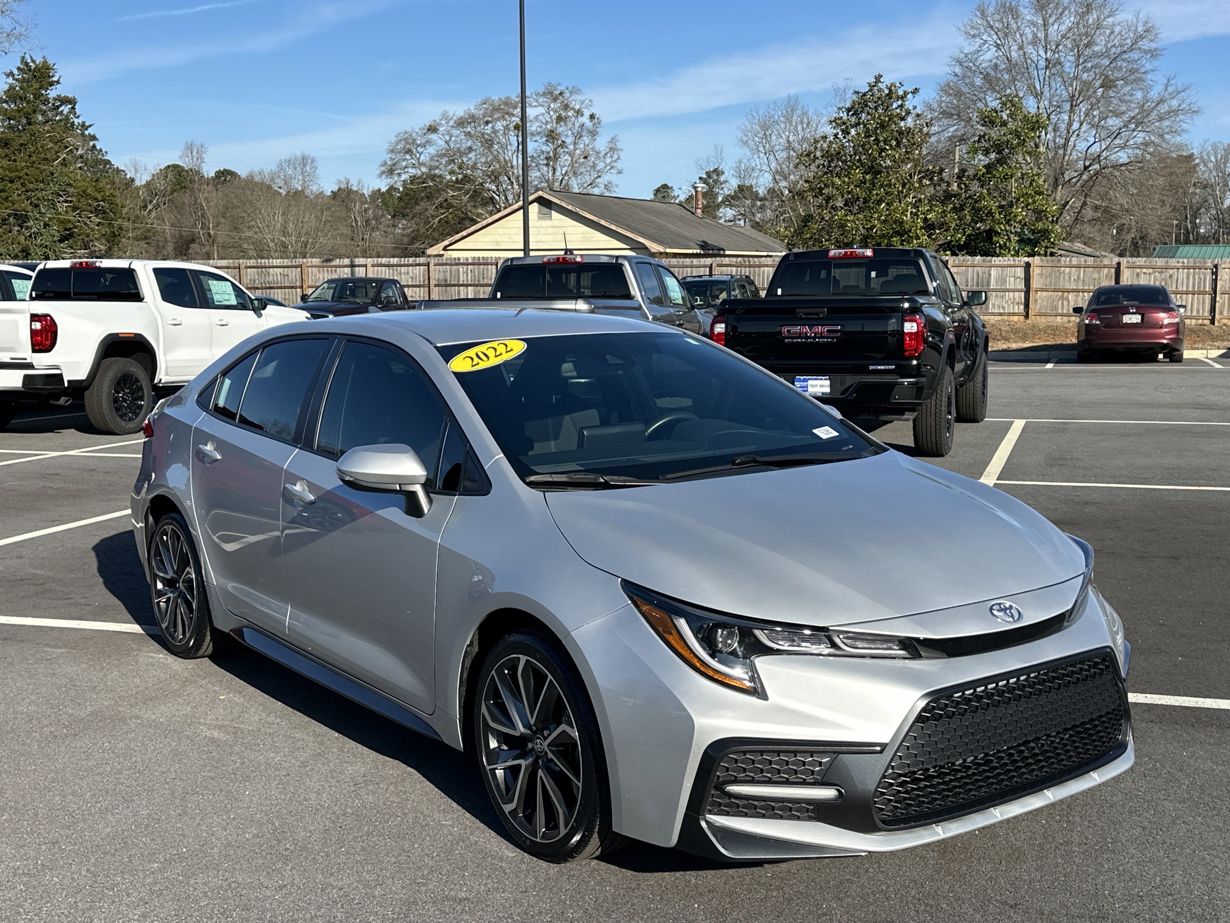 Used 2022 Toyota Corolla SE image 3