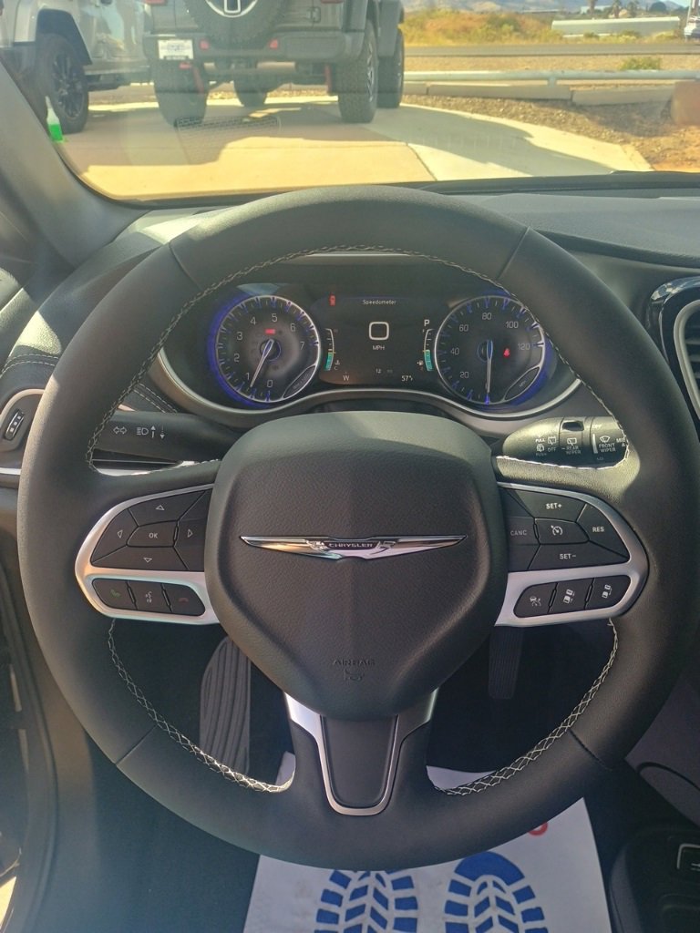 New 2025 Chrysler Pacifica Select image 32