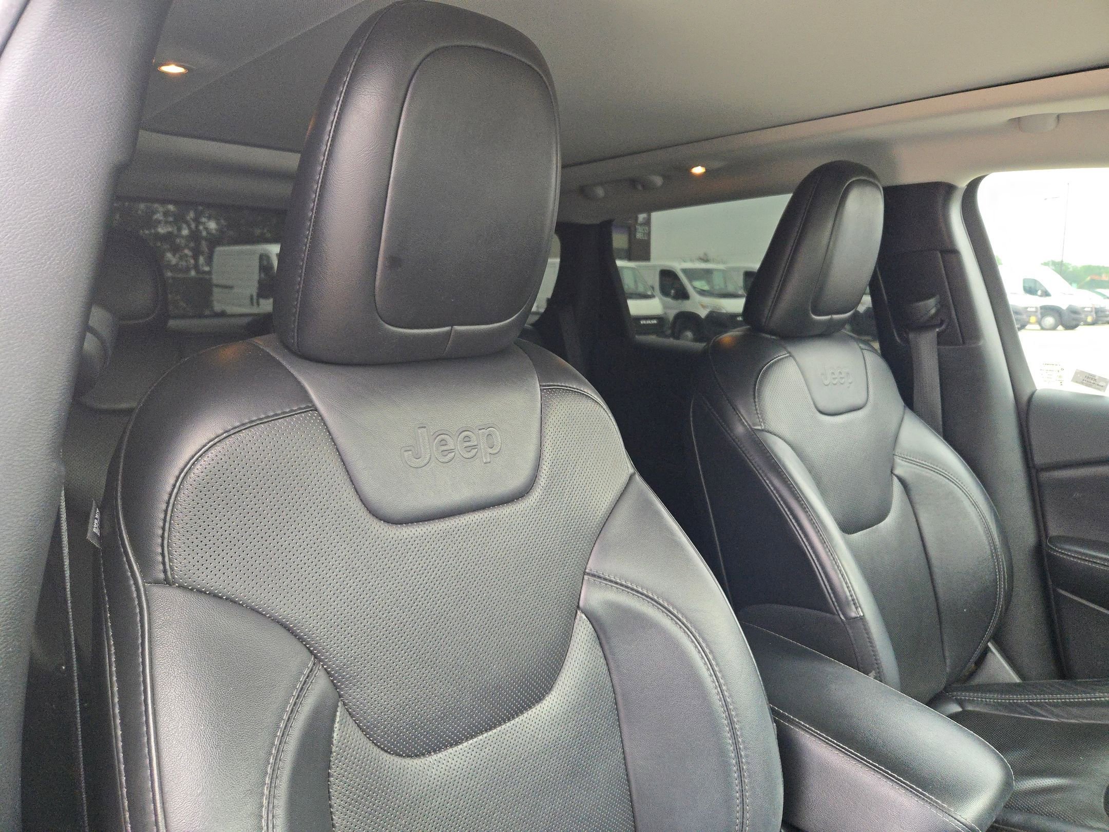 Used 2019 Jeep Cherokee Limited AWD/4WD image 30