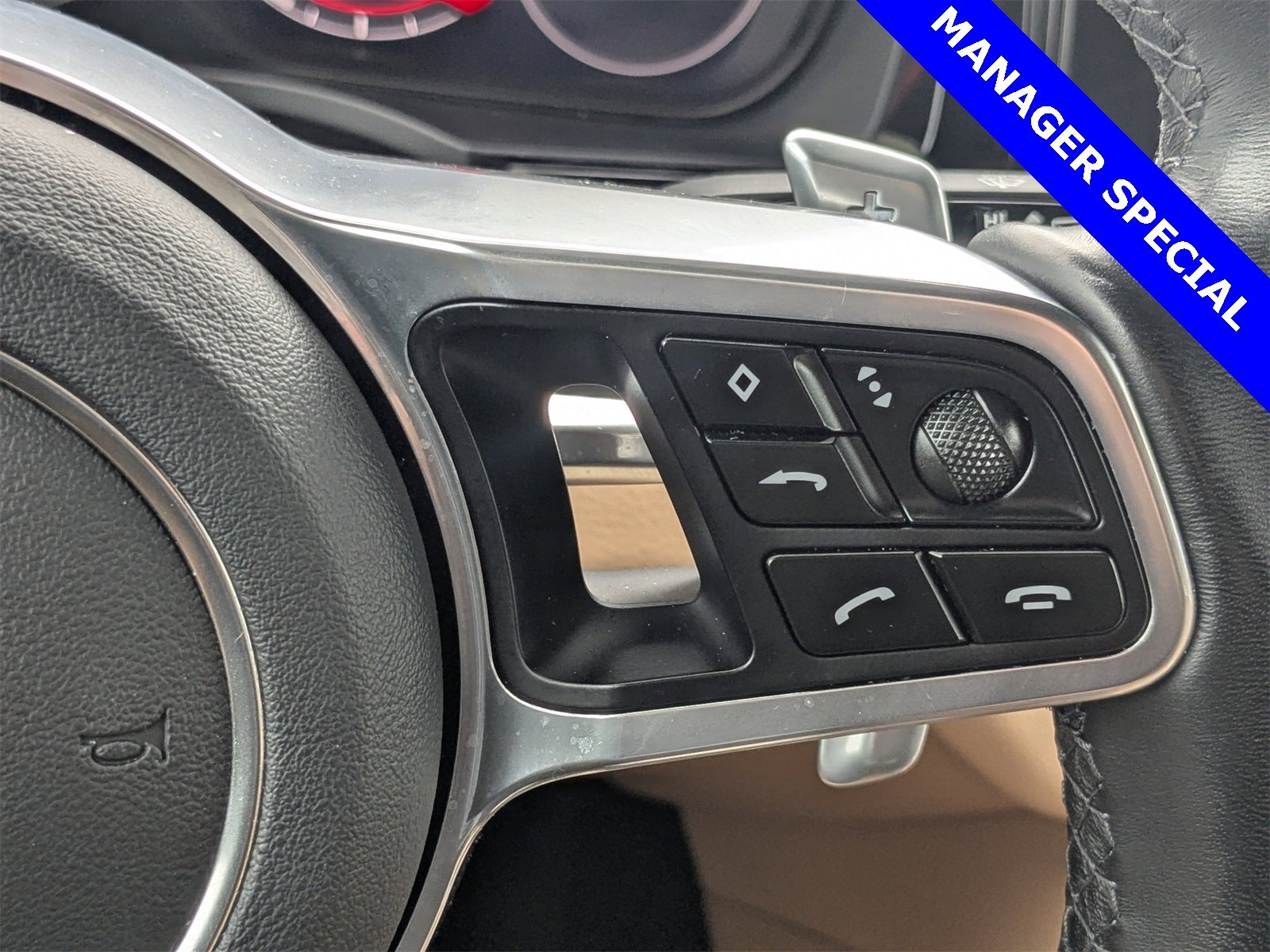 Used 2023 Porsche Cayenne Platinum Edition image 29