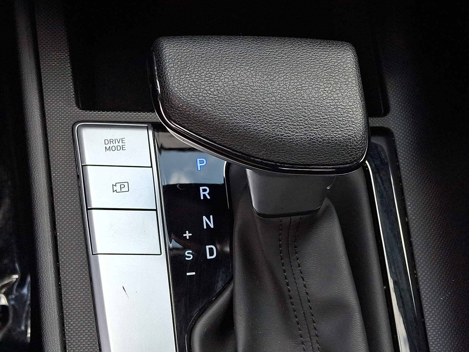 Used 2023 Hyundai Elantra SEL w/ Preferred Accessory Package image 14