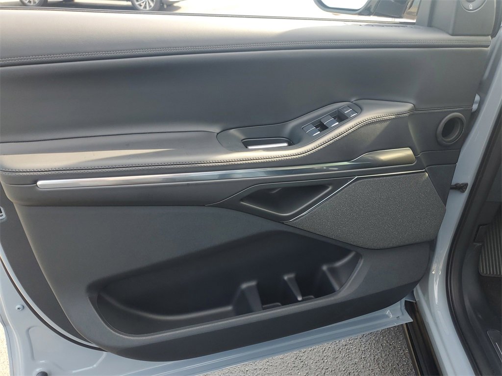 New 2025 Lincoln Navigator L Reserve w/ Jet Appearance Package image 17