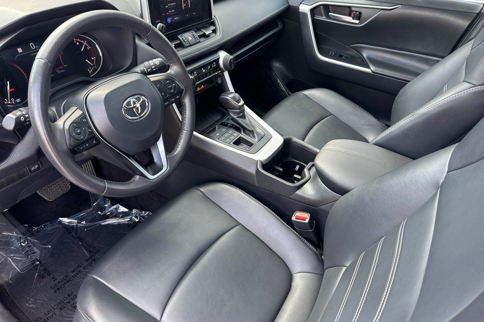 Used 2025 Toyota RAV4 XLE Premium AWD/4WD image 4