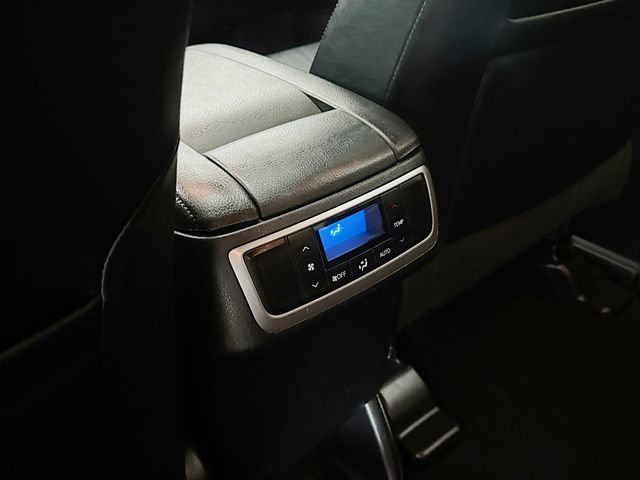 Used 2019 Toyota Highlander XLE image 26